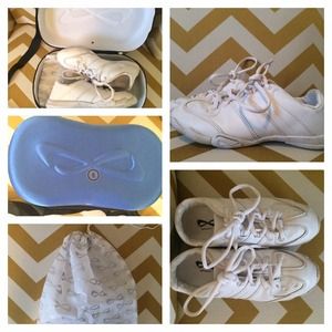 Size 6 nfinity gameday cheerleading shoes!