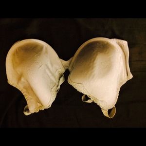 🚫SOLD🚫White and lace bra