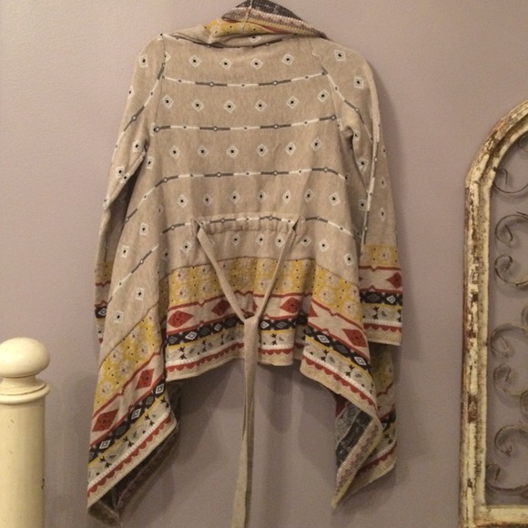 Tribal sweater🙉🙊🙈 - Picture 2 of 3