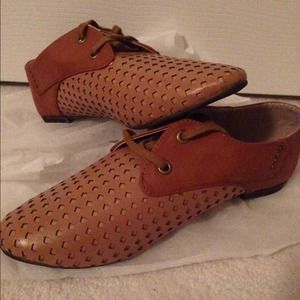 Brand new never worn Yoki oxfords
