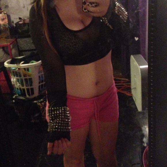 Long sleeve crop topped with studded ends - Picture 1 of 4