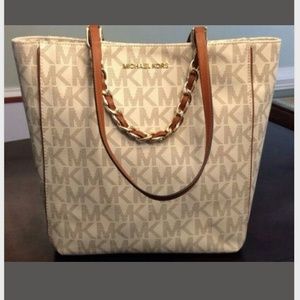 SOLD!*******Michael kors vanilla signature tote