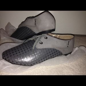 Brand new never worn Yoki oxfords