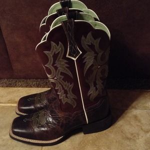 Size 8 Ariat Women's boots