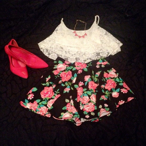 Adorable black floral skater skirt!