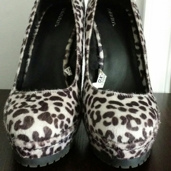 Xhilaration Animal Print Heels - Picture 2 of 3