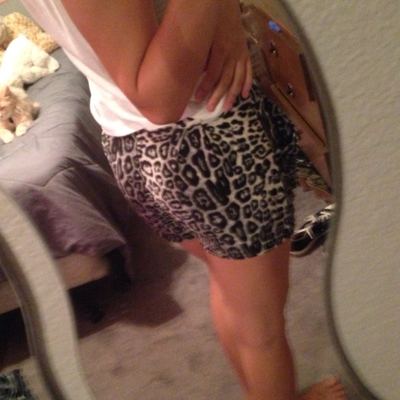 Shorts - Picture 3 of 3