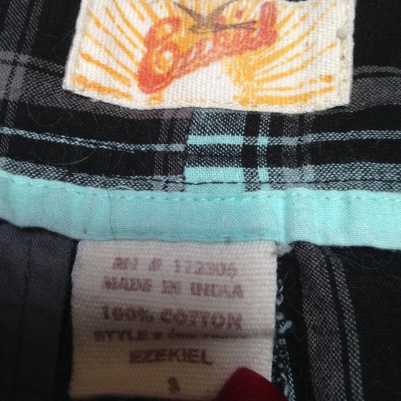 Black/mint green Bermuda shorts - Picture 2 of 3