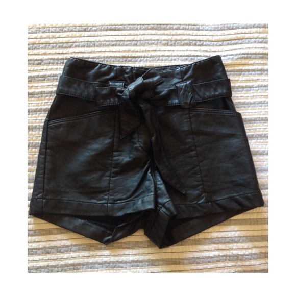 faux leather shorts w/ leather tie
