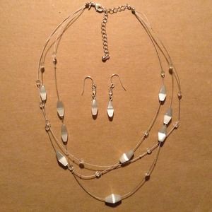 Necklace & earrings set