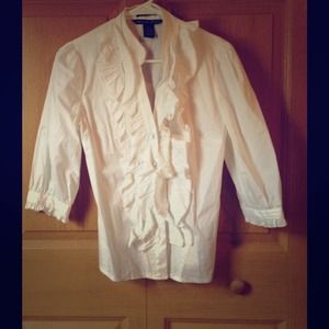 🌱New Listing🌱 White ruffle blouse