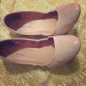 Nude ballet flats 😍