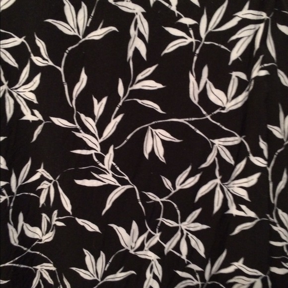 Flowy Black and White Vine Fun Skirt - Picture 2 of 3