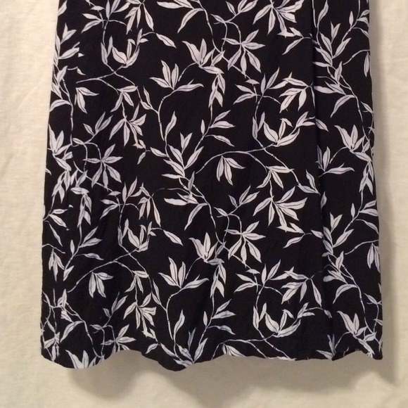 Flowy Black and White Vine Fun Skirt - Picture 3 of 3
