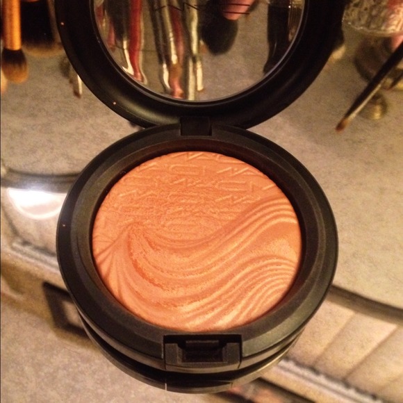 MAC LE Mineralize Skinfinish in Fairly Precious