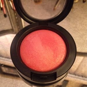 MAC LE Mineralize Blush in Petal Power
