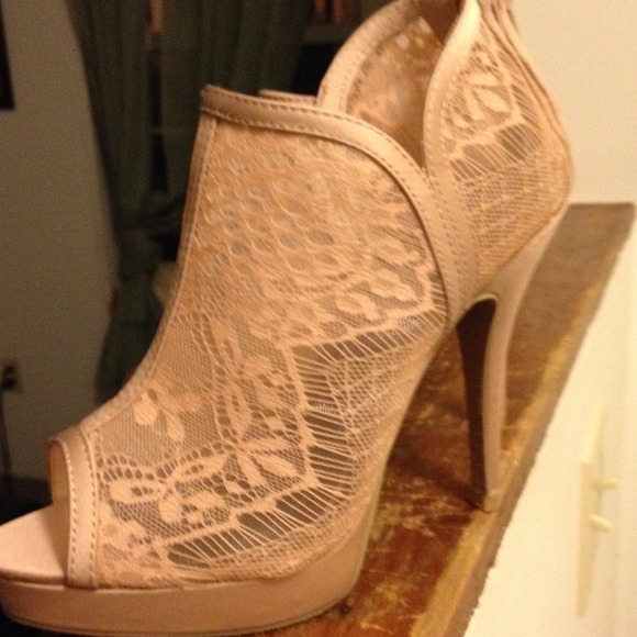 Anne Michelle nude lace verdict peep toe pump NEW