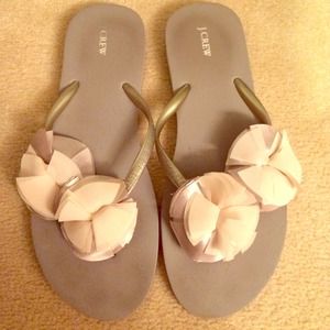 Gently used J Crew gray flip flops size 9.5