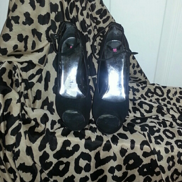 Black High Heels - Picture 3 of 4