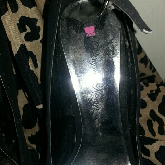 Black High Heels - Picture 4 of 4