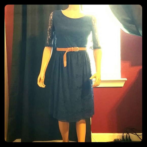 Beautiful 3/4 sleeve lace NWOT dress