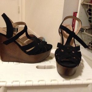 Black wedges