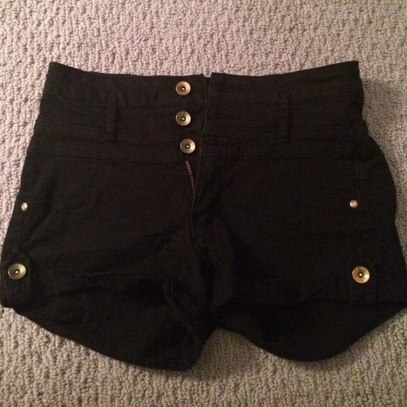 HIGH WAISTED BLACK SHORTS