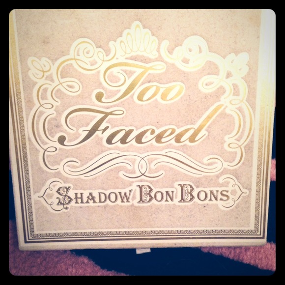 Too faced shadow Bon Bon set