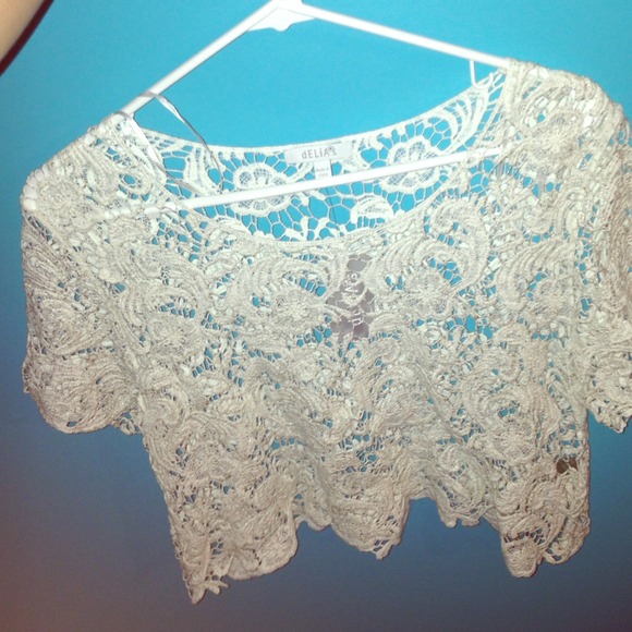 Brand new super cute Delias crop top!