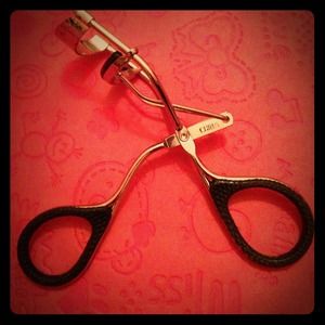 Eyelash curler