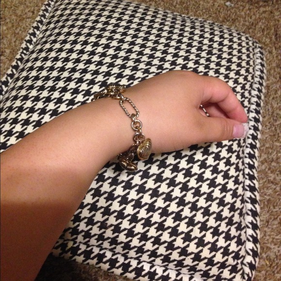 Gold toned nautical heart charm bracelet. - Picture 2 of 4