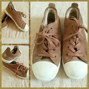 Girls Ugg Sneakers (Gently Used)