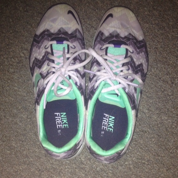 88 off Nike Shoes Reserved!!! Nike Chevron Running