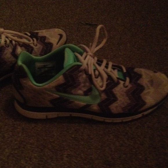 88 off Nike Shoes Reserved!!! Nike Chevron Running