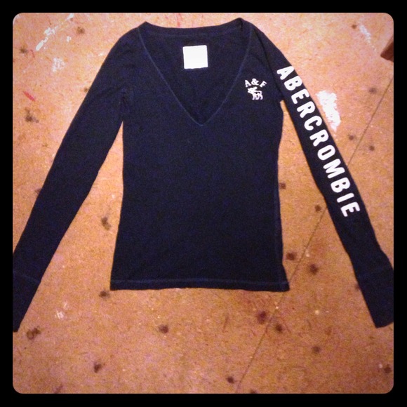 A&F Long-sleeved v-neck navy blue