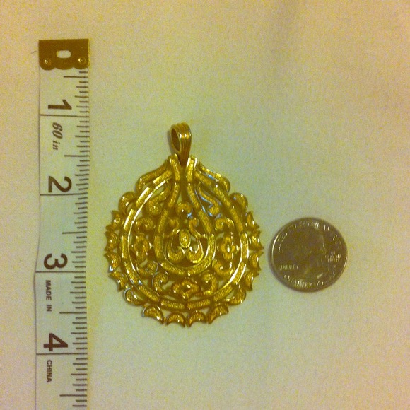 Trifari vintage pendant