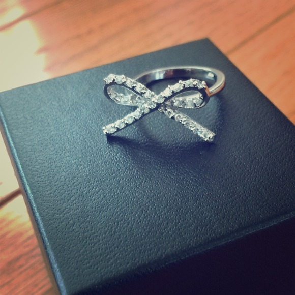 ❤️Host Pick❤️ Gorgeous Sterling Bow Ring