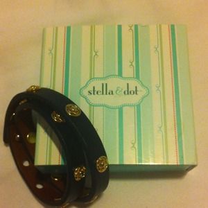 Stella & Dot reversible leather bracelet