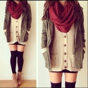 Burgundy h&m knitted scarf.