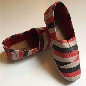 SOS shoes NWOT