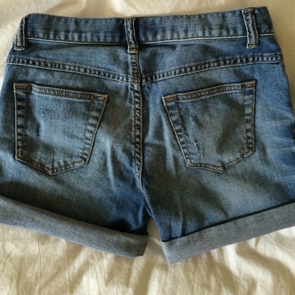 Victoria's Secret London Jean Boyfriend Shorts - Picture 2 of 2