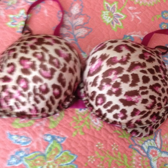 Victoria's Secret Accessories - Victoria Secret NWOTMiraculous Plunge Bra  38D