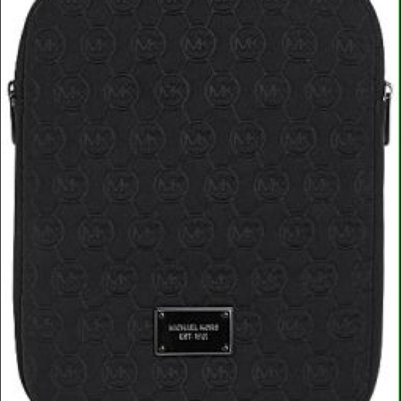 Like new MICHAEL Michael Kors iPad case - Picture 1 of 1