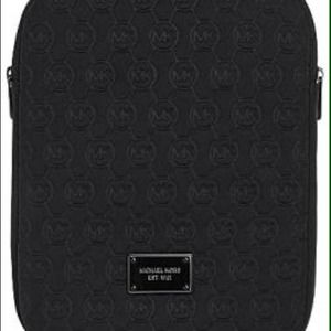 Like new MICHAEL Michael Kors iPad case