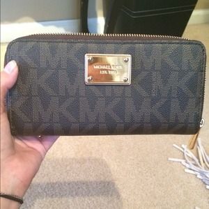 Michael kors wallet