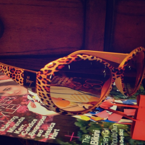 🌞Betsy Johnson sunglasses🌞