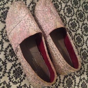 Leaped print TOMS