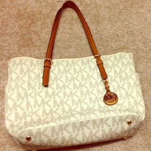 Authentic Michael Kors purse!