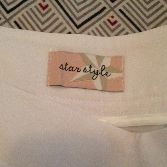 WHITE HIGH WAISTED SHORTS - Picture 3 of 3