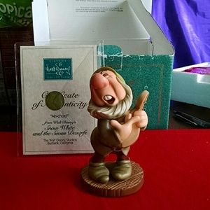 AUTHENTIC DISNEY DWARF SNEEZY AUTHENTIC DISNEY DWARF SNEEZY